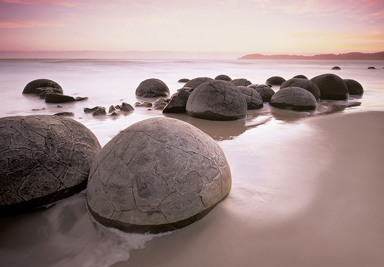 MOERAKI BOULDERS