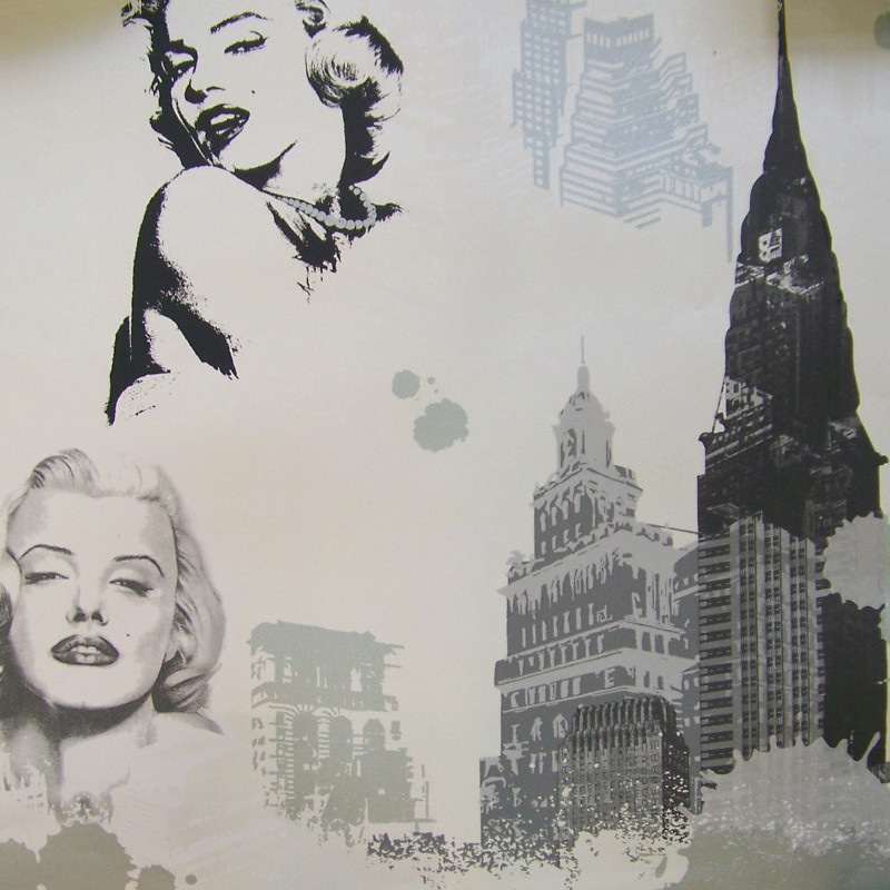 MARILYN MONROE IN SILVER/WHITE